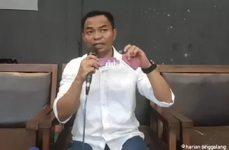 Cawawako Hidayat perlihatkan tiga kartu andalan nya untuk menuju Padang Hebat.