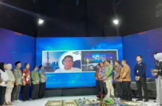 Direktur Utama TVRI, Imam Brotoseno me-launching  Inovasi Konten Media Sosial dan Buku Pedoman yang diluncurkan TVRI Sumbar Jumat lalu. (yuni)