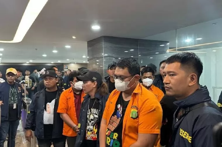 Tersangka judi online diamankan. (Foto: Kompascom)