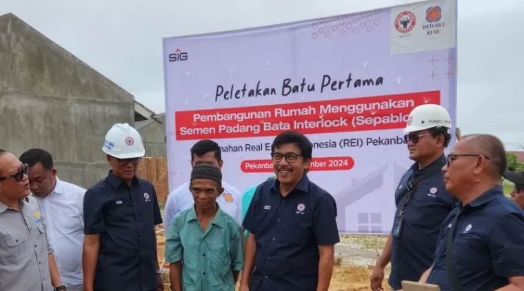 Berkolaborasi dengan REI Riau, PT Semen Padang Bangun Rumah Sepablock untuk Warga Kurang Mampu di Kampar