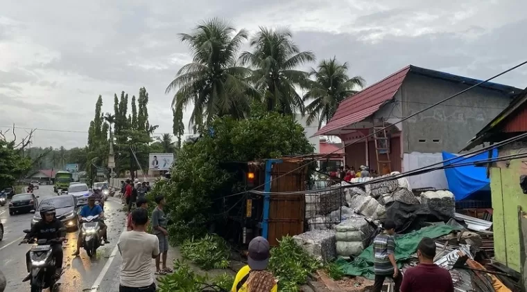 Kecelakaan Truk di Kiambang, Empat Orang Dilaporkan Meninggal