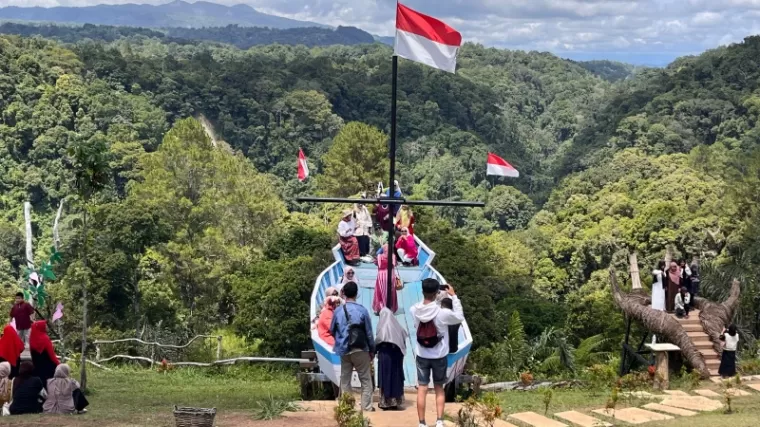 Mematut-matut Ngarai Sianok dari Panorama Baru