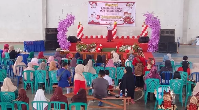 Meriahkan Hari Sumpah Pemuda, LPM Lolong Belanti Gelar Lomba Puisi dan Tari Piring Kreasi