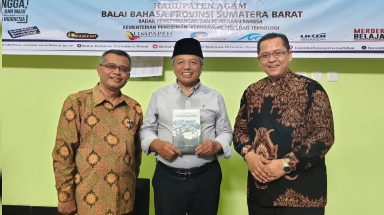 Peluncuran Buku Ekolinguistik di UIN Bukittinggi, Kesalahan Berbahasa Dapat Picu Krisis Lingkungan