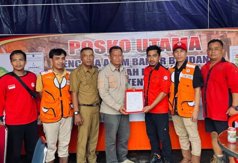 PT Semen Padang sebagai bagian dari SIG, mengirimkan relawan Tim Reaksi Cepat (TRC) dan bantuan logistik ke lokasi bencana banjir bandang yang melanda Kecamatan Sumpur Kudus, Kabupaten Sijunjung.Ist