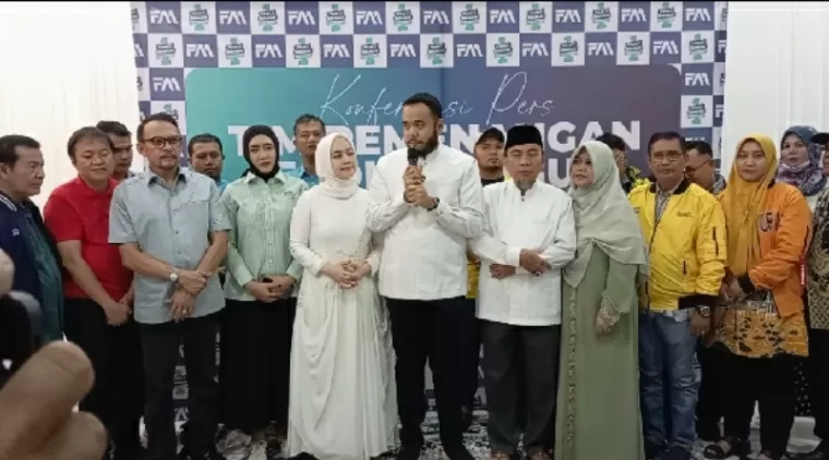 Fadly Amran dan Maigus Nasir gelar jumpa pers Hitungan Sementara, di NasDem Tower, Rabu (24/11-2024) malam.