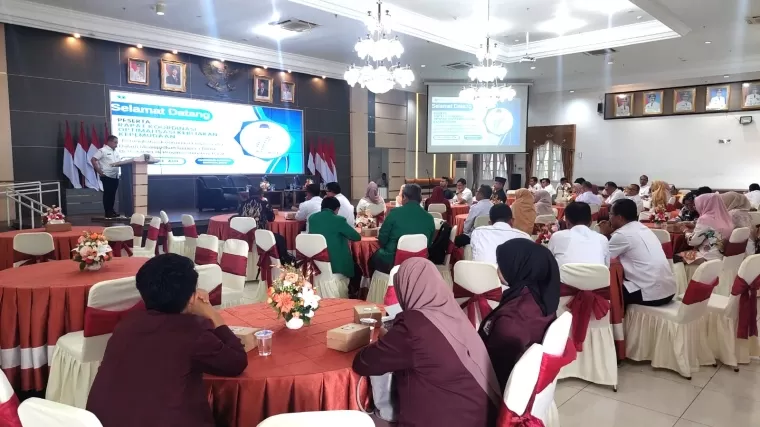 Kepala Biro Kesra Setaprov Sumbar, Al Amin saat membuka rakor lintas sektoral kepemudaan, Rabu (13/11) di Auditorium Gubernuran Sumbar.Ist