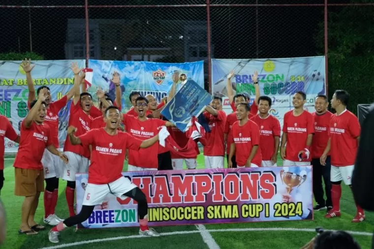 Tim Minisoccer Semen Padang berhasil meraih juara 1 di ajang Breezon Minisoccer Sekolah Kehutanan Menengah Atas (SKMA) I Cup Padang.