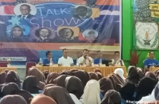 IKASMAN-1 Sawahlunto lagi talkshow dengan Siswa Kelas 12 SMA Negeri 1 Sawahlunto.(armadison)