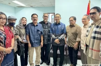 Menteri Kebudayaan Fadli Zon mampir ke ruang kantor Seksi Film dan Kebudayaan  Persatuan Wartawan Indonesia (PWI) Jaya, yang kini jadi kantor sementara PWI Pusat. (ist)