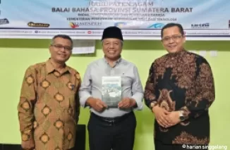 Peluncuran Buku Ekolinguistik di UIN Bukittinggi, Kesalahan Berbahasa Dapat Picu Krisis Lingkungan