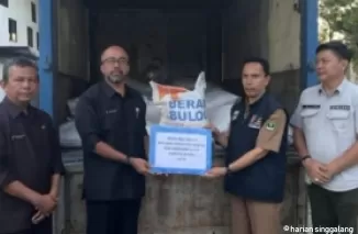 Pemprov Sumbar Salurkan 2,8 Ton Beras untuk Korban Banjir Bandang