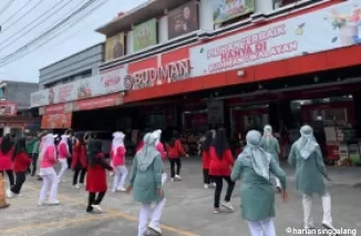 Peringati Hari Stroke Sedunia, Dinkes Bukittinggi Gandeng Entrasol Gelar Senam Sehat