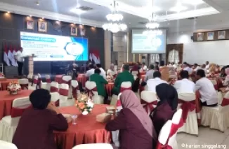 Kepala Biro Kesra Setaprov Sumbar, Al Amin saat membuka rakor lintas sektoral kepemudaan, Rabu (13/11) di Auditorium Gubernuran Sumbar.Ist