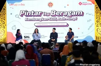 Telkomsel juga menggelar roadshow ilmupedia "Pintar Itu Beragam", memperkenalkan platform Ilmupedia yang lebih interaktif, serta beragam kegiatan seperti Mini IBJ Quiz, talkshow, dan kompetisi jingle ilmupedia.