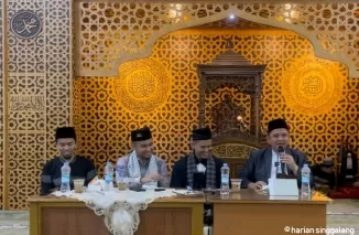 Mudzakarah. Ustadz Dr. Irwandi Nashir (kanan) Ustadz Emil Fakhri Habib, Lc.,M.A., (tiga dari kanan), dan Ustadz Khalilurrahman, Lc.,M.A., (kiri) pada Mudzakarah Al Husam, Sabtu (2/11/2024), yang dipandu Ridwan Dt. Barbangso.