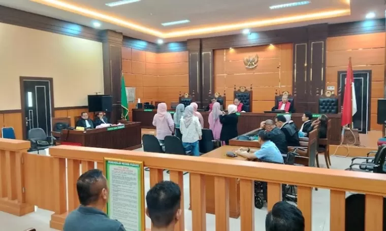 Lanjutan Sidang Dugaan Korupsi Mantan Ketua DPRD Sijunjung: Istri dan Pemilik Toko Jadi Saksi