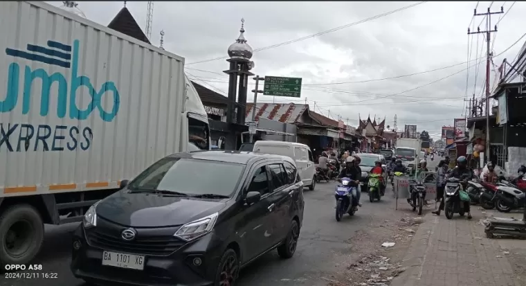 Macet di Padang Lua. (maswir)