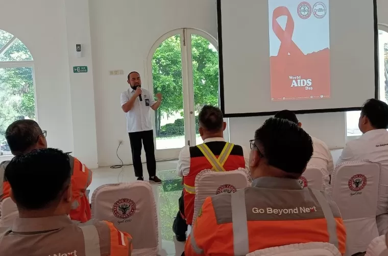 PT Semen Padang menggelar sosialisasi bahaya HIV/AIDS kepada karyawan PT Semen Padang, di Cloub House PT Semen Padang, Selasa (10/12/2024).Ist