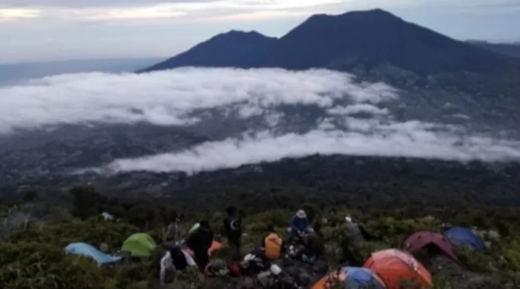 PVMBG Turunkan Status Gunung Marapi dari Siaga ke Waspada