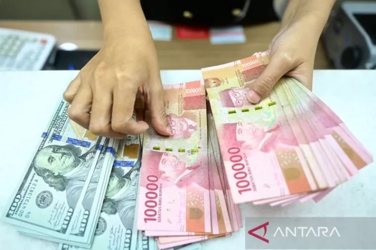 Rupiah Kamis Pagi Melemah Tajam jadi Rp16.225 per Dolar