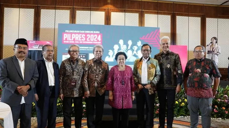 Todung Mulya Lubis Luncurkan Tiga Buku Sekaligus di Padang