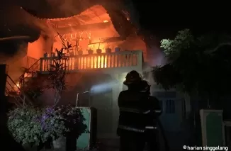 Dua Kos dan Rumah di Parak Gadang Timur Padang Terbakar