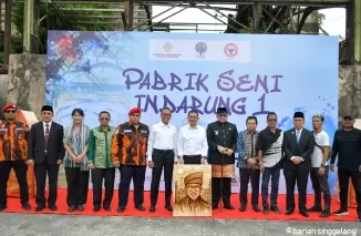 Foto: Menbud Fadli Zon Datuak mengunjungi Pabrik Indarung I PT Semen Padang, pabrik semen pertama di Indonesia dan Asia Tenggara yang telah berusia lebih dari satu abad, Kamis (19/12).ist