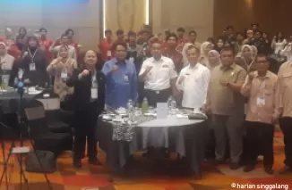 Wakil Gubernur Sumbar Audy Joinaldi hadiri Diskusi Panel dan Customer Gathering Bahas Optimalisasi Ketenagalistrikan untuk Dorong Ekonomi yang digelar MKI Sumbar. (Bambang)