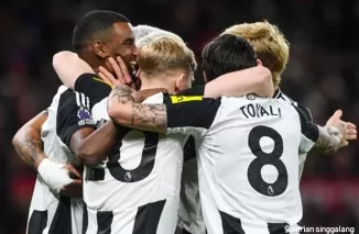 Newcastle Pecundangi Manchester United 2-0