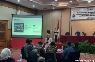 Direktur Democracy and Electoral Empowerment Partnership (DEEP) Indonesia, Neni Nur Hayati.