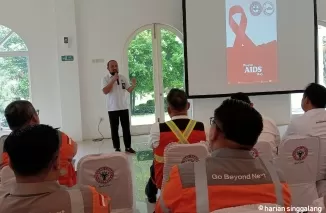 PT Semen Padang menggelar sosialisasi bahaya HIV/AIDS kepada karyawan PT Semen Padang, di Cloub House PT Semen Padang, Selasa (10/12/2024).Ist