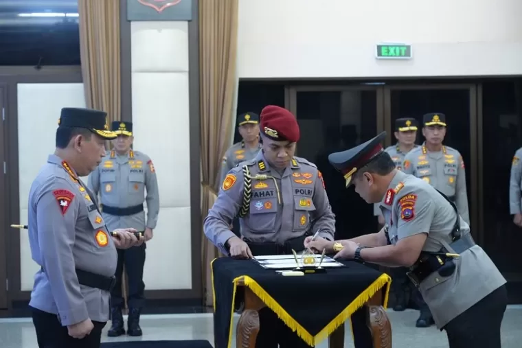 Kapolri Lantik Kapolda Sumbar Irjen Pol Gatot Tri Suryanta