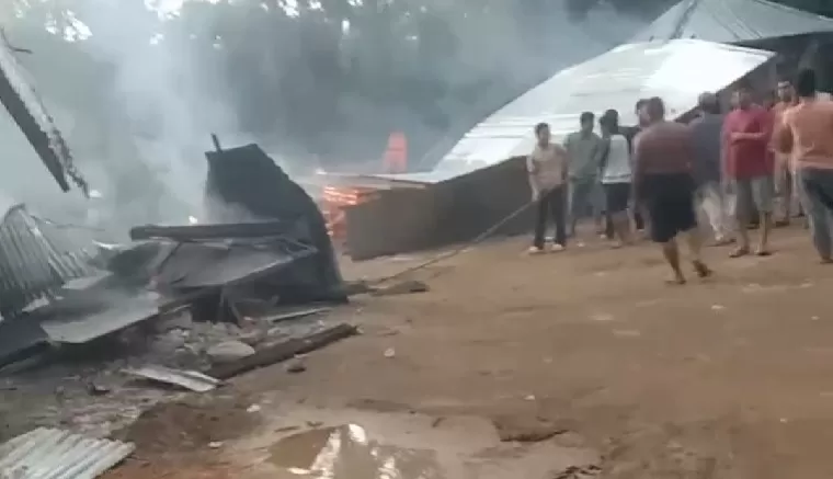 Kekesalan Memuncak, Warga Bakar Bangunan Aktivitas Hiburan Malam di Pasaman Barat