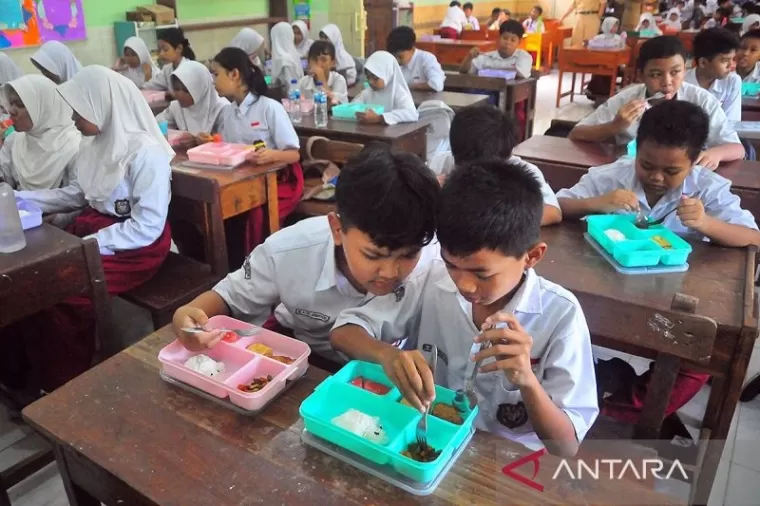 Makan Bergizi Gratis Dimulai, Kemenko PMK: Bagian Penting Bangun Karakter Anak