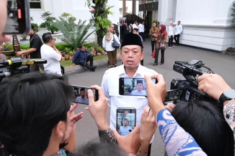 Menteri Nusron menjelaskan secara rinci terkait temuan HGB di atas permukaan laut Sidoarjo, Jawa Timur. (ist)