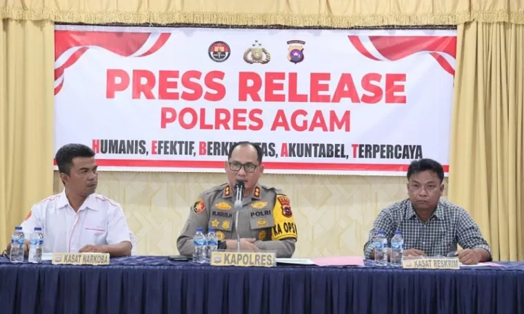 Kepolisian Resor Agam melaksanakan Press Release akhir tahun 2024 di aula Wibisono Polres Agam dengan mengundang puluhan jurnalis / wartawan dari berbagai media untuk meliput kegiatan, Selasa (31/12).- Ist