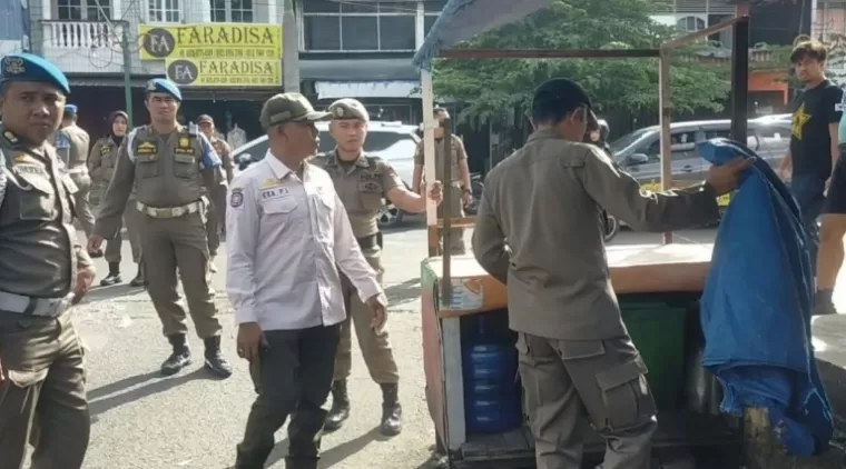 Tak Indahkan Himbauan, Belasan Lapak PKL Permindo Ditertibkan