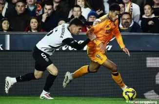 10 Pemain, Real Madrid Tundukkan Valencia 2-1