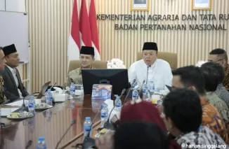 Menteri Nusron mengajak Menteri Transmigrasi menyukseskan Kebijakan Satu Peta demi menuntaskan masalah batas tanah.