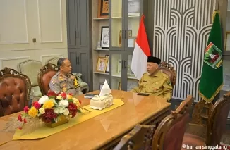 Kapolda Sumbar, Irjen Pol Gatot Tri Suryanta bertemu dengan Gubernur Sumbar, Mahyeldi di Istana Gubernuran beserta jajaran, Senin (13/1).Ist