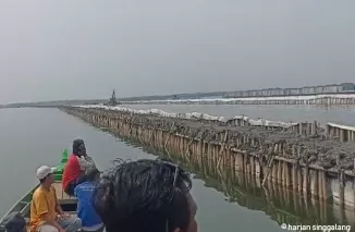 Pagar laut yang berada di pesisir Kabupaten Tangerang, Banten. (Foto: Kompas.com)