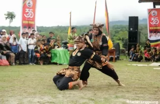 Kapalo Koto Gelar Prosesi Maanta Syarat Ka Guru Baraja Silek: Lestarikan Tradisi Minangkabau