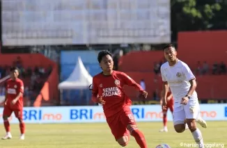 Firman Juliansyah (15) memainkan laga perdana Putaran II Liga 1 musim 2024/2025 dijamu Borneo FC di Stadion Batakan, Balikpapan. (mo spfc)