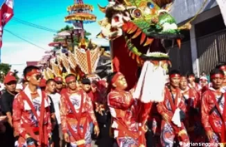 Ribuan Warga Padati Kota Tua Saksikan Karnaval Sepasan HBT