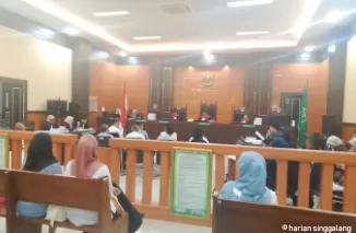 Terdakwa Berikan Keterangan di Sidang Dugaan Korupsi Disdik Sumbar