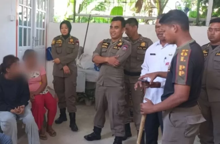 Diduga Mesum, Tiga Wanita Diamankan dari Kolong Jembatan Muaro Penjalinan