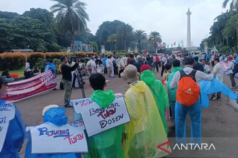 Dosen ASN Kemdiktisaintek Lakukan Aksi Tuntut Pembayaran Tukin