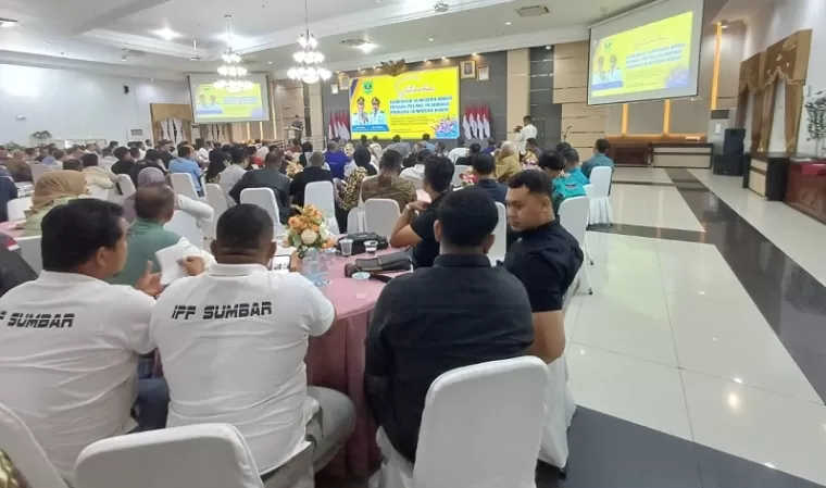 Gubernur Sumbar Bakal Gelar Lagi Porprov 2025   Gubernur Sumbar Mahyeldi Ansharullah menerima kunjungan silaturahim para pegiat dan pelaku dunia olahraga. (eriand)