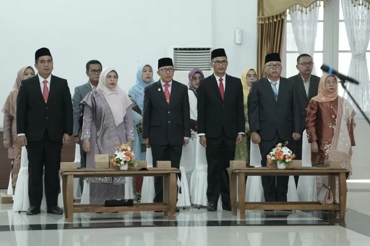 Pejabat eselon II Pemprov Sumbar yang dilantik Gubernur Sumbar Mahyeldi Ansharullah, Senin (10/2) di Auditorium Gubernuran Sumbar. Ist